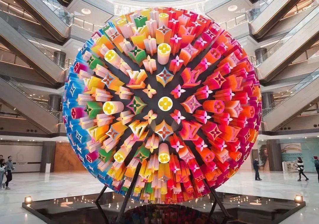 美已经不够了,今年的圣诞美陈必须“玩”起来