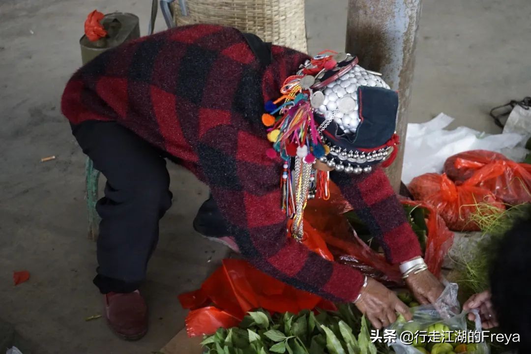 西双版纳傣族村寨赶集,西双版纳星期五赶集