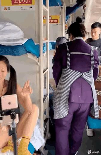 老虎：这是我准备养大吃的，你来凑什么热闹