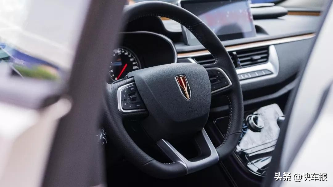 摸着方向盘感觉就很自豪，这就是红旗的魅力「快车体验117」