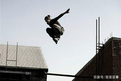 轻功真的能飞檐走壁,当代轻功和以前的轻功