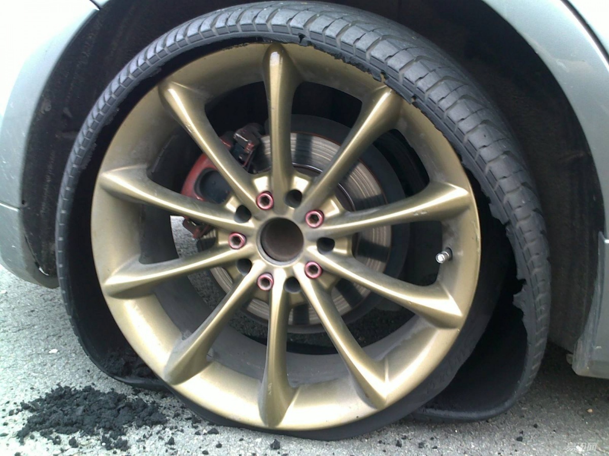 旅游路上遇到汽车故障怎么办,自驾游汽车常见故障