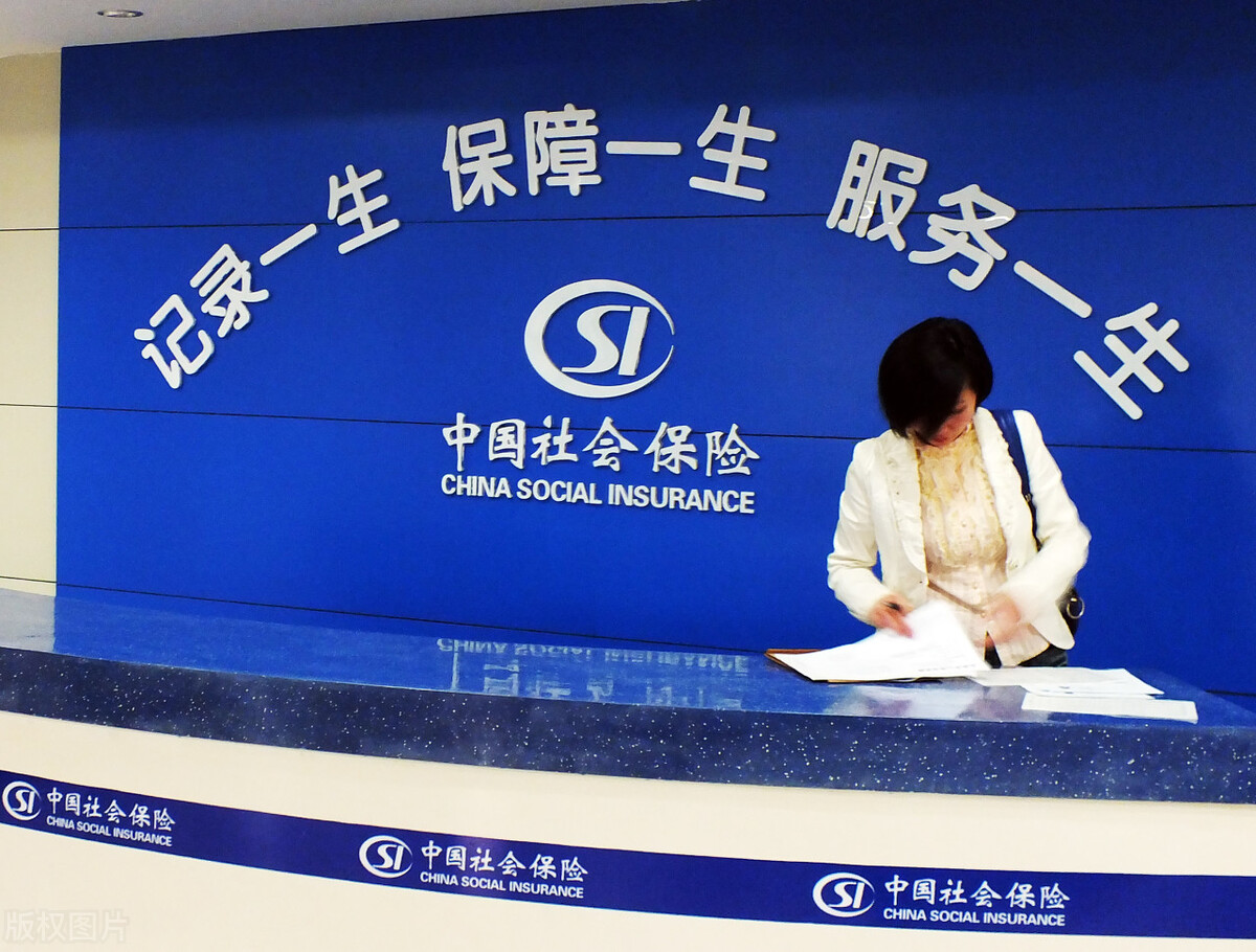 发生工伤怎么申请工伤基金,出了工伤在哪里申报工伤