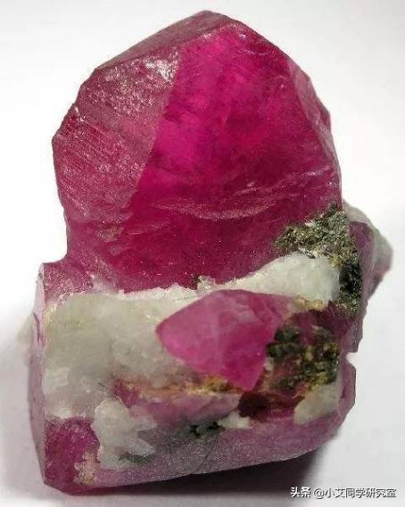 钻石可以人工合成黄金为什么不行,钻石和黄金的佩戴效果的区别