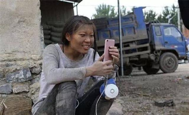 靠卖惨走红的水泥姐,靠卖惨走红的水泥妹现状