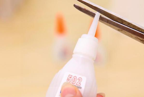 502胶水没以前粘性强,502和焊接剂哪个胶水粘性更强