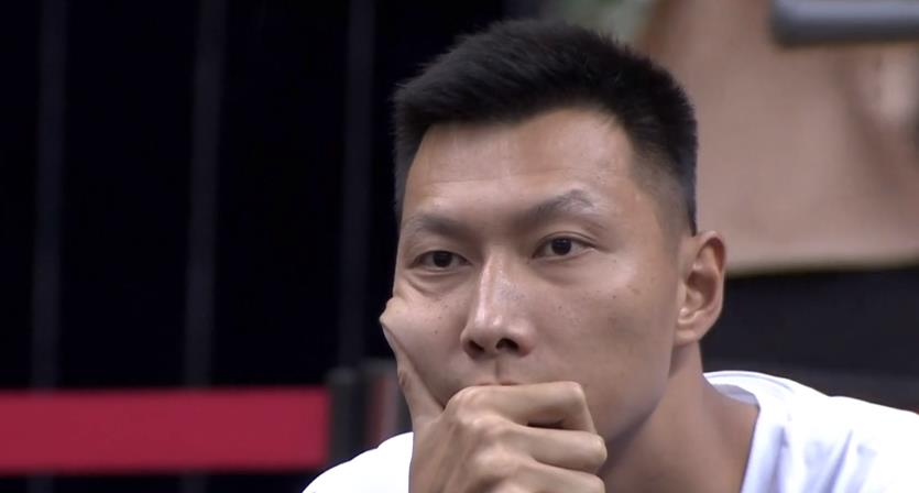 广东宏远苏伟救球,苏伟倒地救球感人