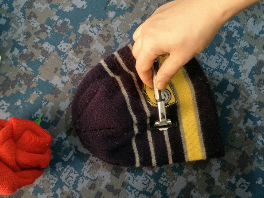 衣服帽子上面的毛怎么梳理,帽子起球处理的小妙招