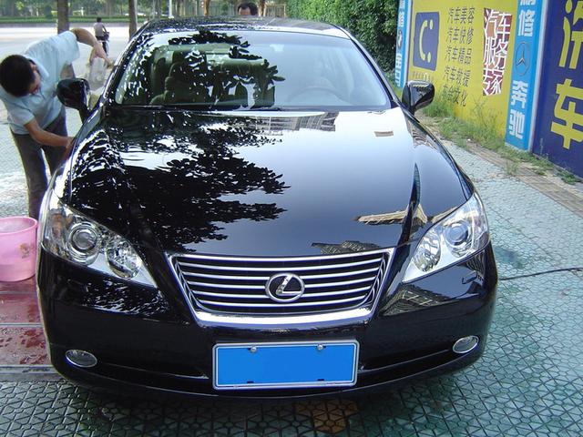 车漆老旧无光泽？打蜡烧钱伤车！教你这三招，漆面光亮如新更有面