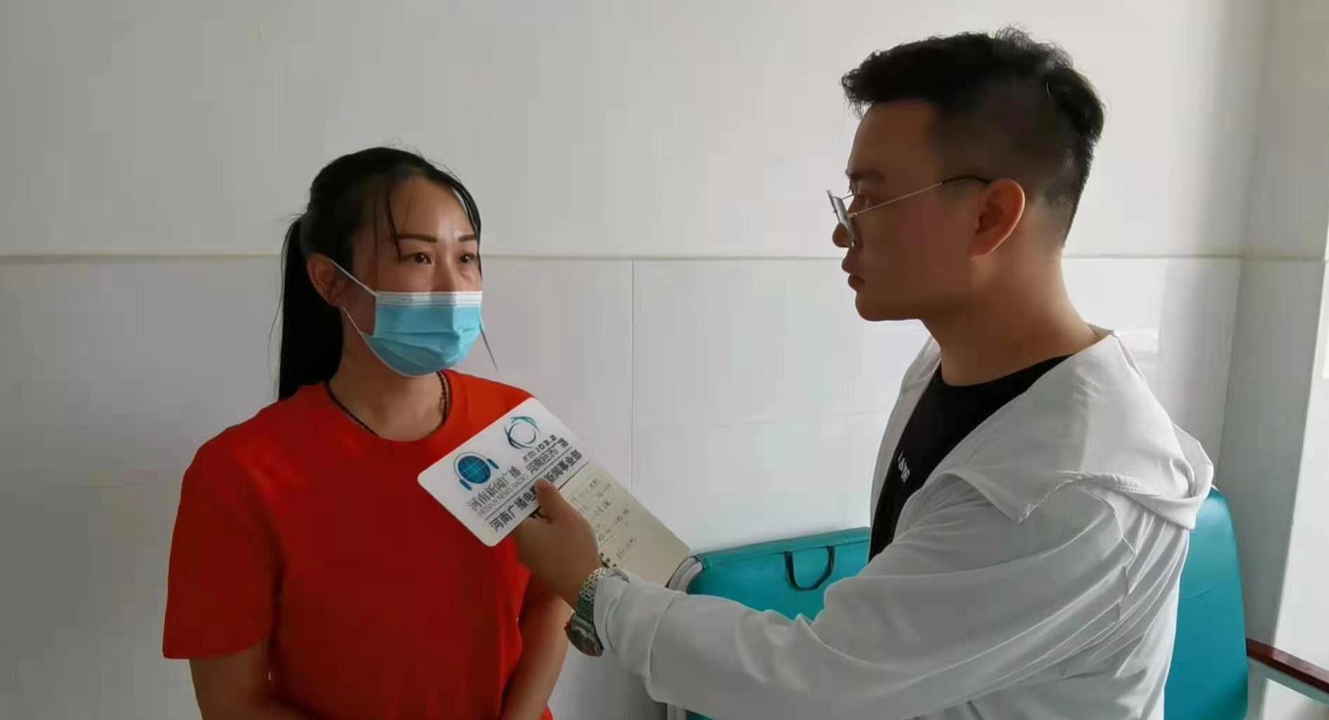 警徽闪耀抢险救灾,抢险救灾警徽闪耀暴雨中逆行