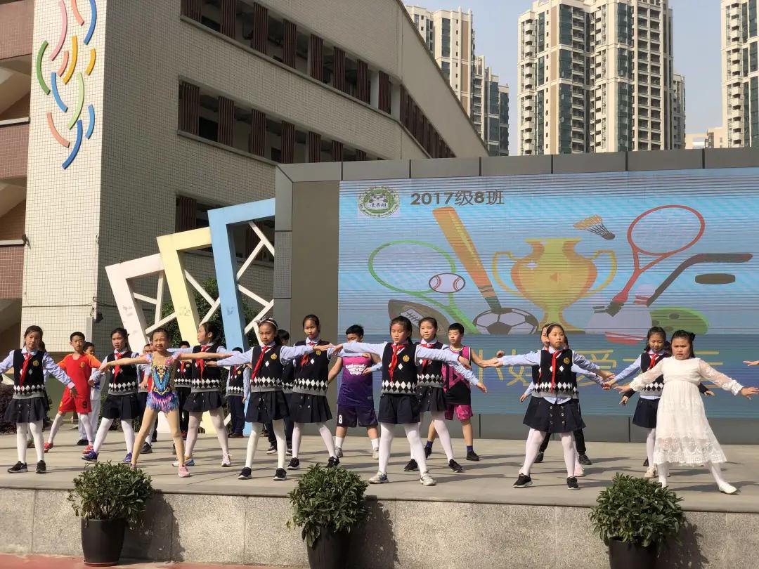 运动彰显活力,健康放飞梦想:天府四小四(8)中队*旗国**下讲话