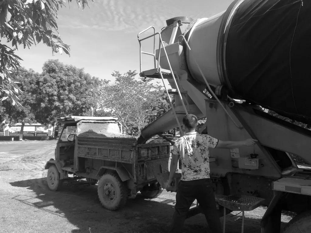 津门网邓书梁：七人足球场施建纪实