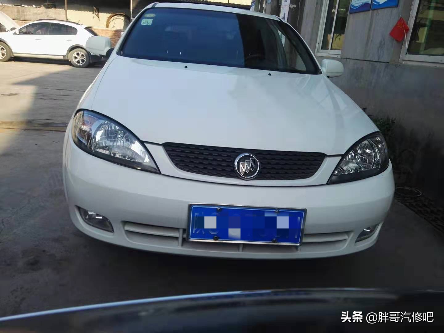 车灯发黄家用方法,大灯漏水发黄怎么补