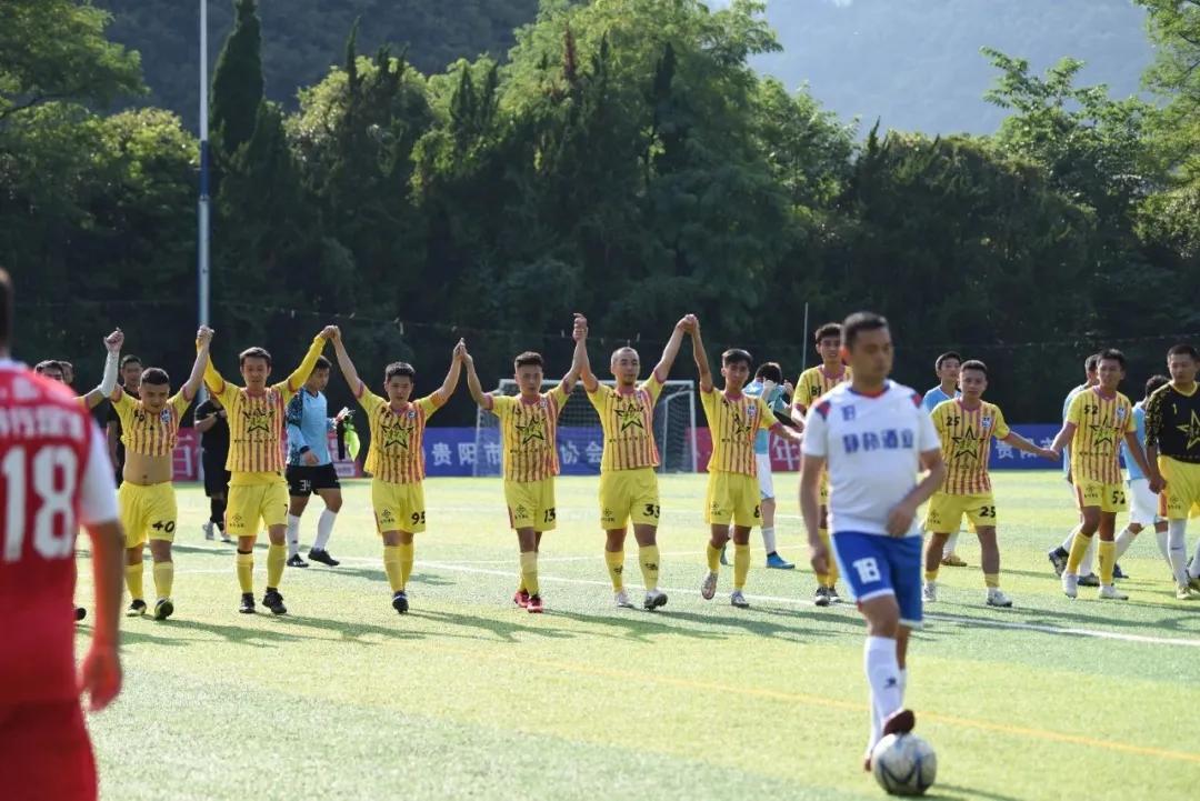 她想@所有人：“明年某日，请务必来捧我的100场！”