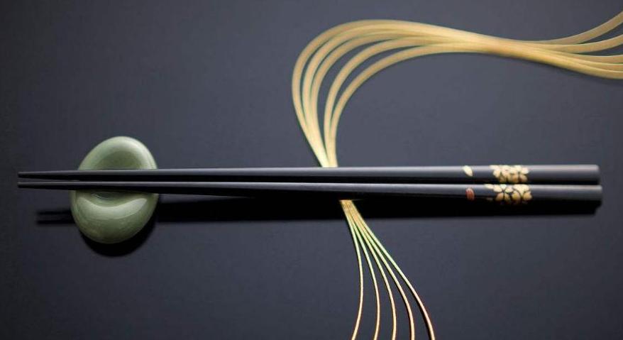 中国人用筷子吃饭,我们吃饭要用什么样的筷子