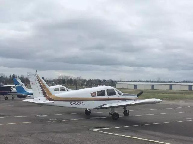 航空飞机的起落架有什么作用,飞机起落架结构及功能