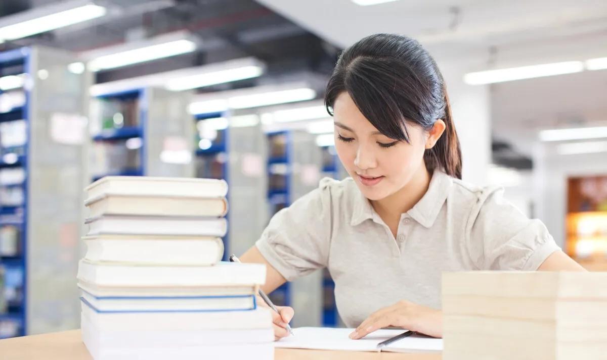 爸爸对远行的女儿说：愿你别踩学姐的坑，不负大学四年好年华