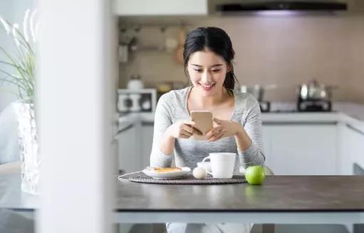 你有没有刷手机刷到眼干头痛?这味超简单的养生粥对眼睛好