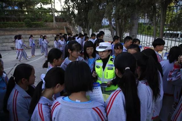冬季事故预防‖交通安全进校园校警合力保平安