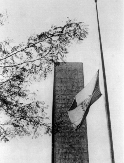 毛主席逝世揭秘：上将拿枪进入灵堂、外国政要悲伤、世界都在哀痛