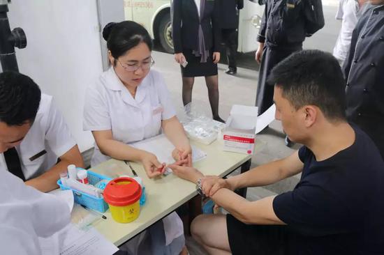 江西南昌县爱心献血传递真情,南昌爱心人士捐赠绿地铂瑞酒店