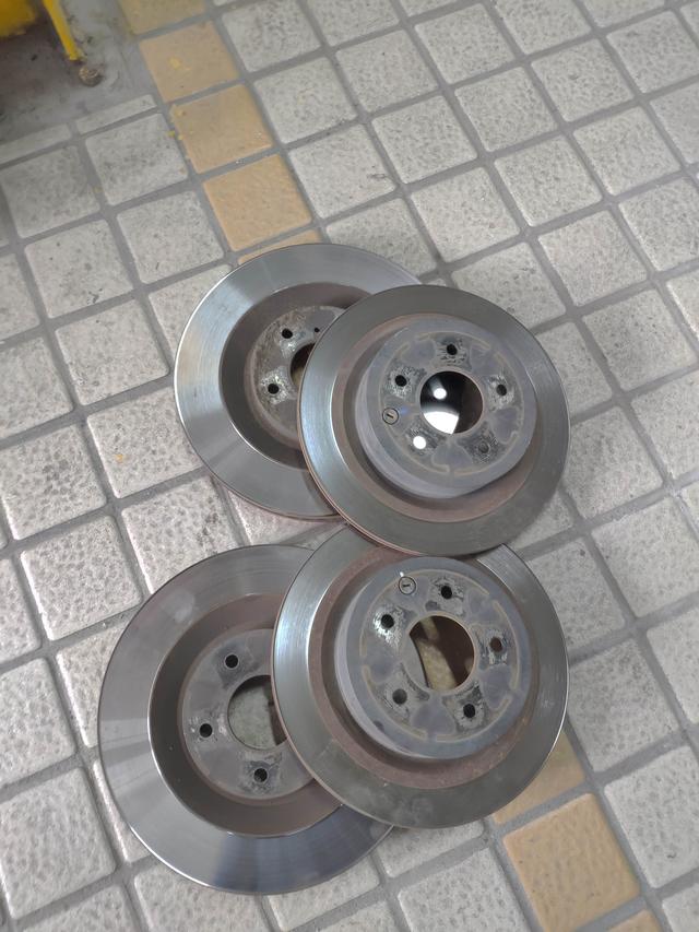 英菲尼迪6万公里刹车盘磨损程度,英菲尼迪刹车盘怎么拆