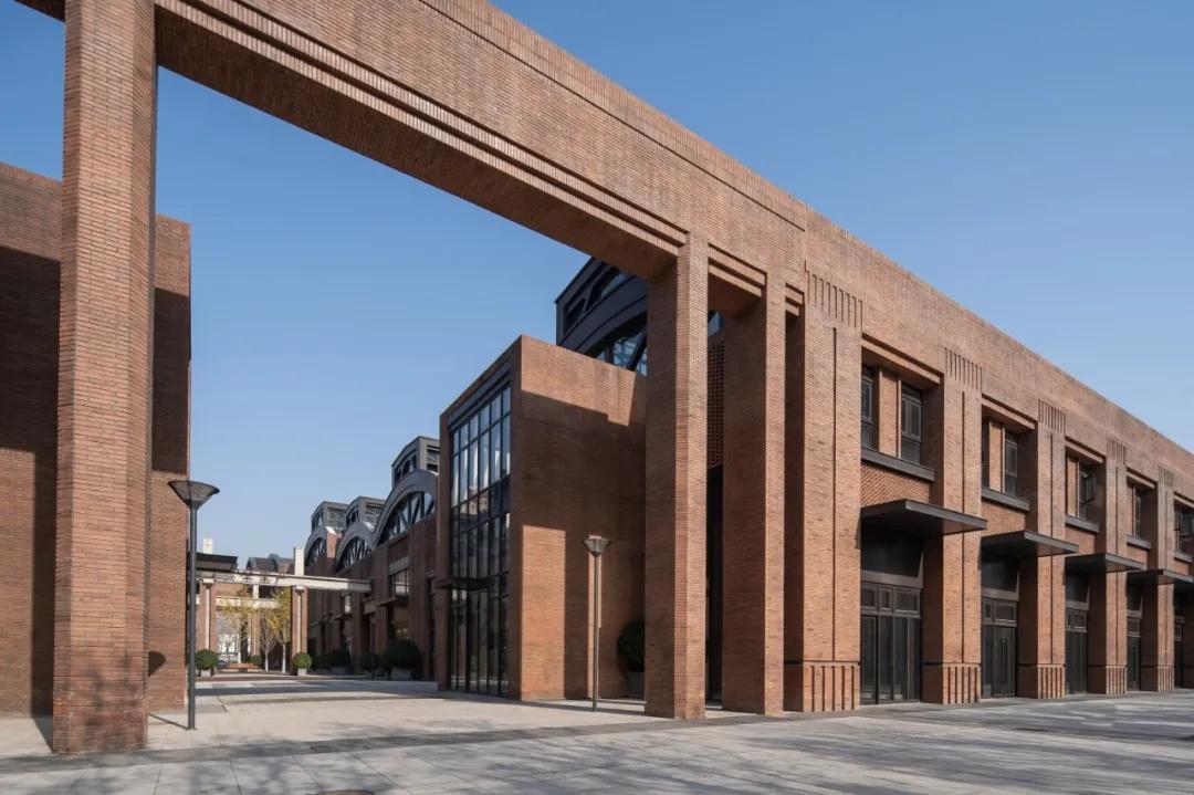 三重转换，天津天拖厂房改造/深圳华汇设计