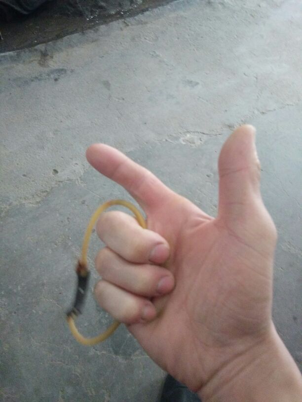 传统圆皮筋弹弓教学视频,原皮无架弹弓如何架手