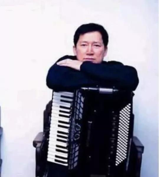 北京人娶了一个美国亿万富婆,30岁娶70岁富婆继承70亿家产