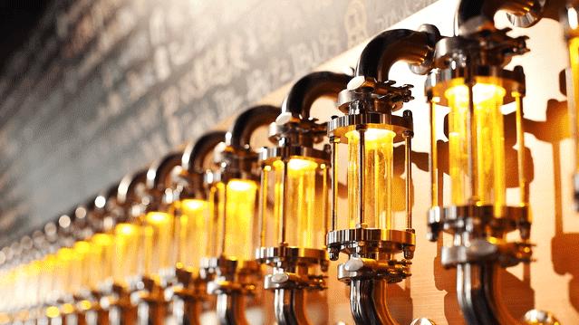 外国人喝中国精酿,泥煤味精酿