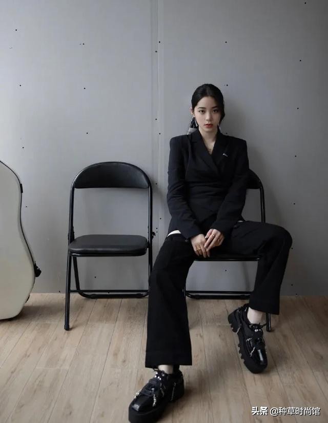 适合学生的穿搭高级感图集,小花穿搭图片大全