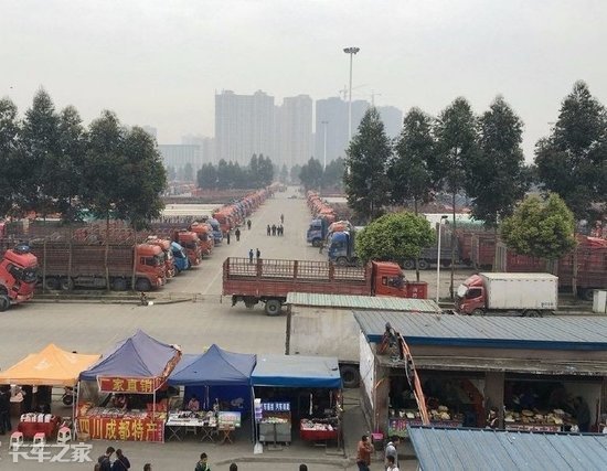 这几年卡车司机真的能挣到钱吗,不同年代的卡车司机待遇