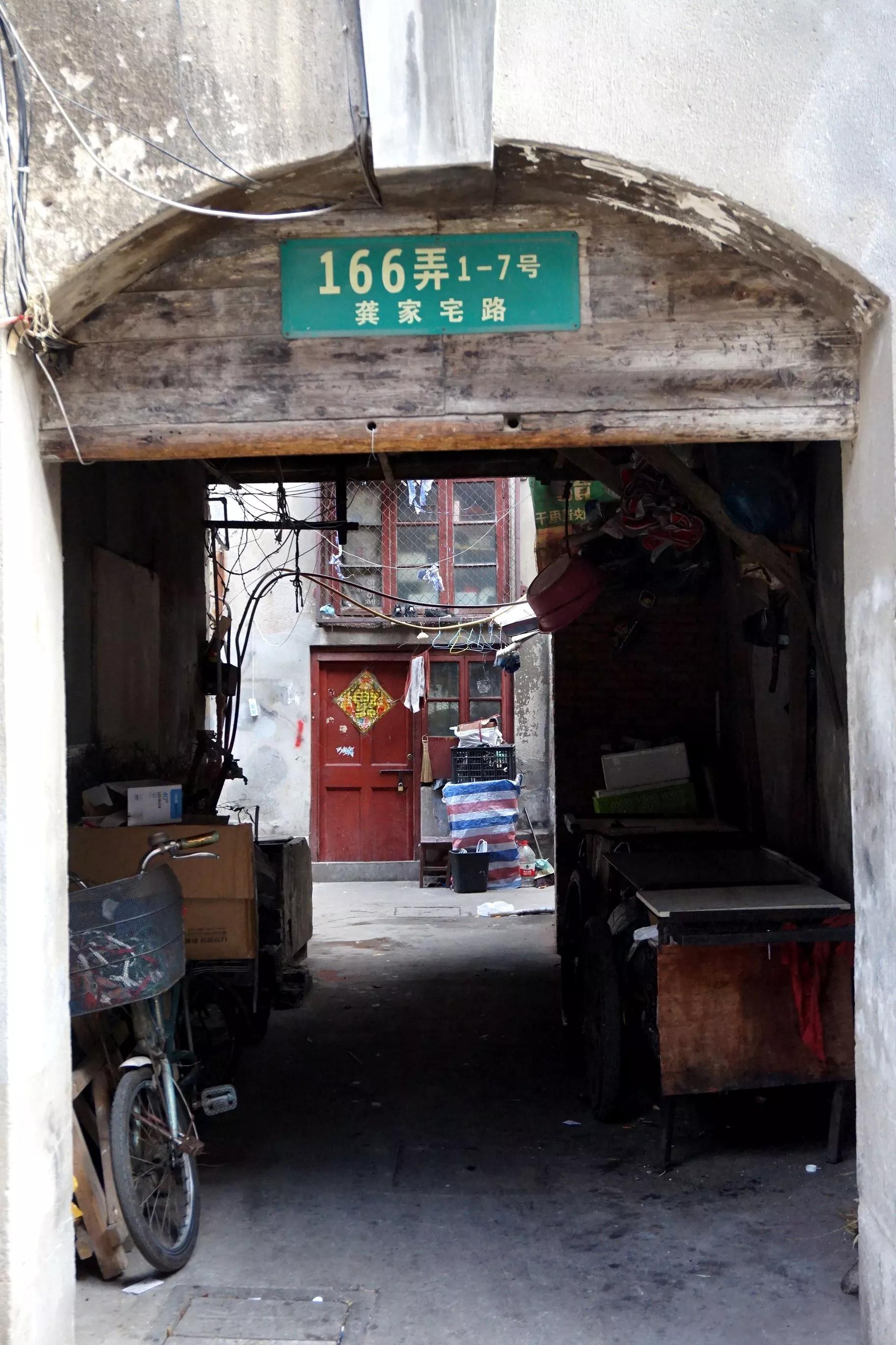 挥挥手不留痕迹,挥挥手不带走一粒尘土