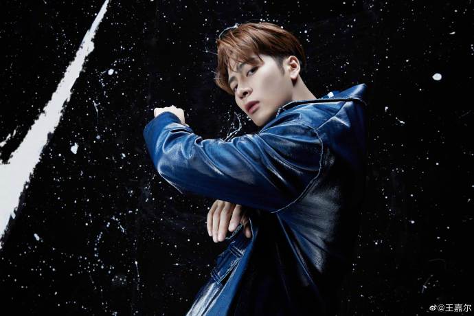 黑的赏心悦目！iQOO武士黑这次注定要火的一塌糊涂！