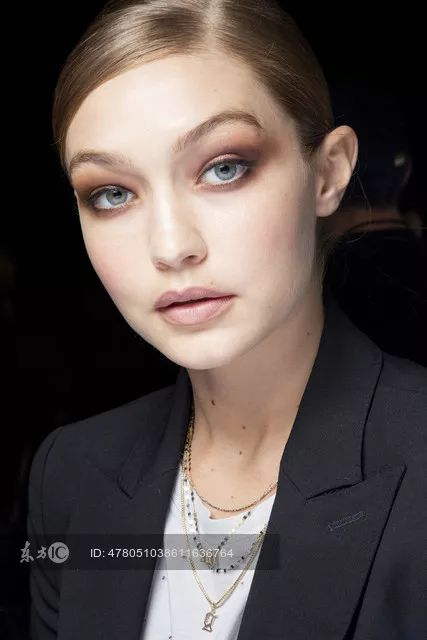 EIGSHOW丨鞠婧祎、李艺彤的仙女春夏妆容能让你美出新高度！