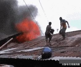 足球搞笑gif网友恶搞,足球恶搞gif