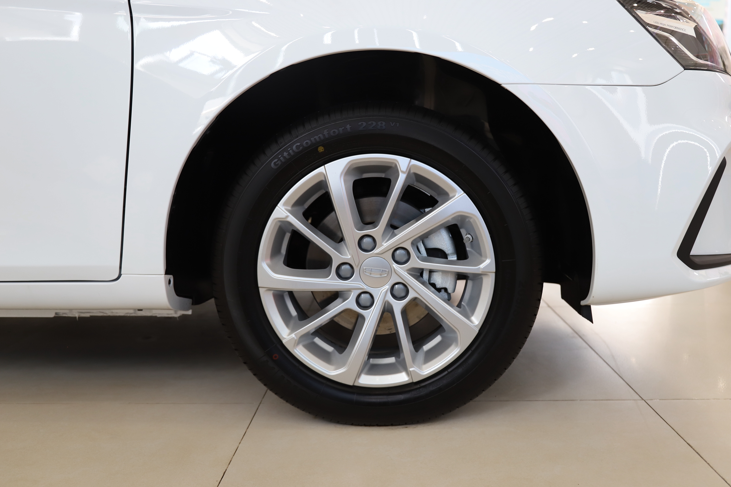 吉利帝豪UP豪华型,吉利帝豪2021款up向上版功能介绍