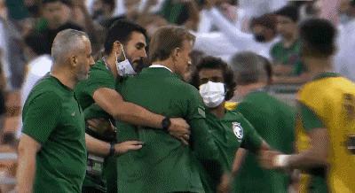 沙特教练暴怒,沙特主帅暴怒