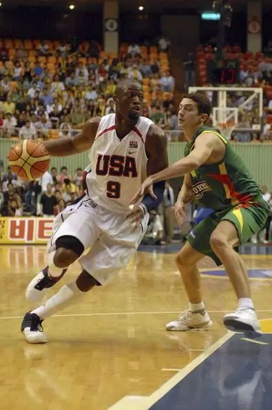 韦德新战靴竟致敬科比,韦德最后一个赛季上脚球鞋