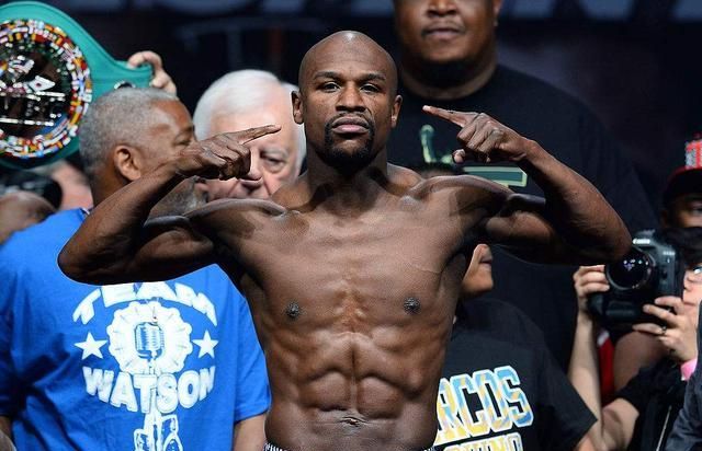 詹姆斯:我10年挣了47亿,C罗:我挣了55亿,他:你们都靠边站