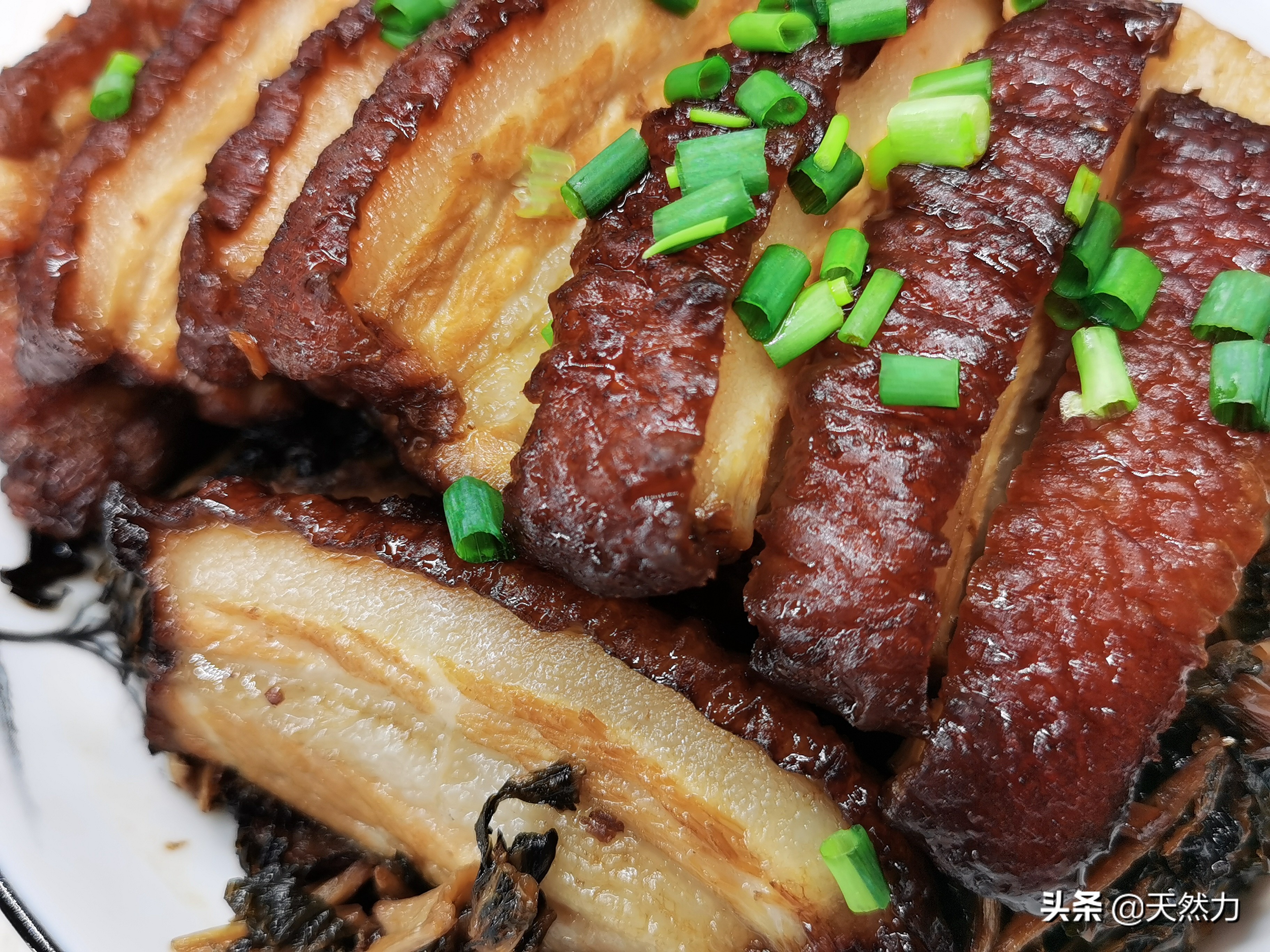 怎样炸扣肉皮才不会烂,苏打粉炸扣肉起泡正确炸法