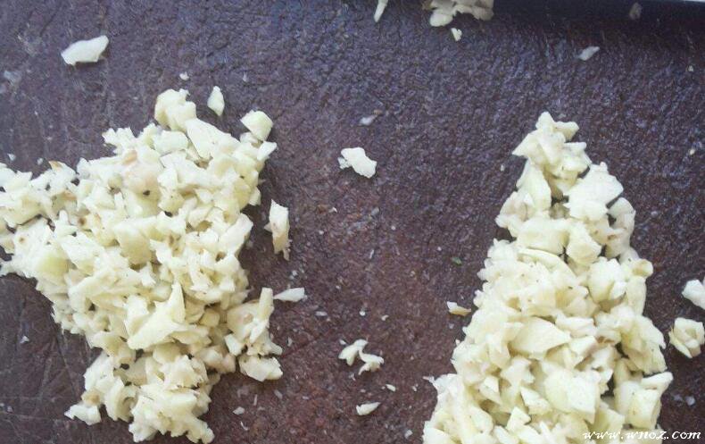 锡纸盐焗鸡整只一般做多少分钟,粤菜经典客家锡纸盐焗鸡的做法