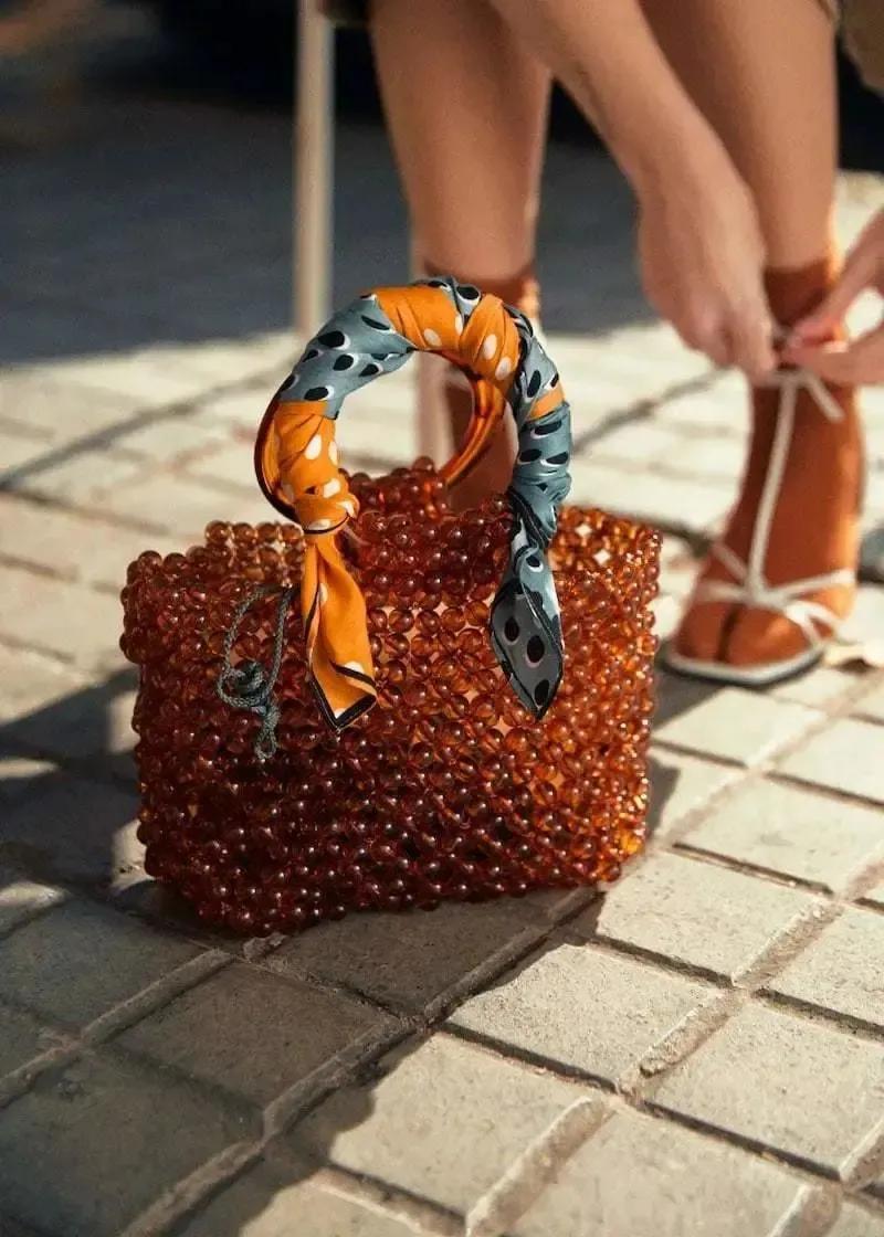 丝巾的100种系法,90x90方形丝巾的系法慢动作视频