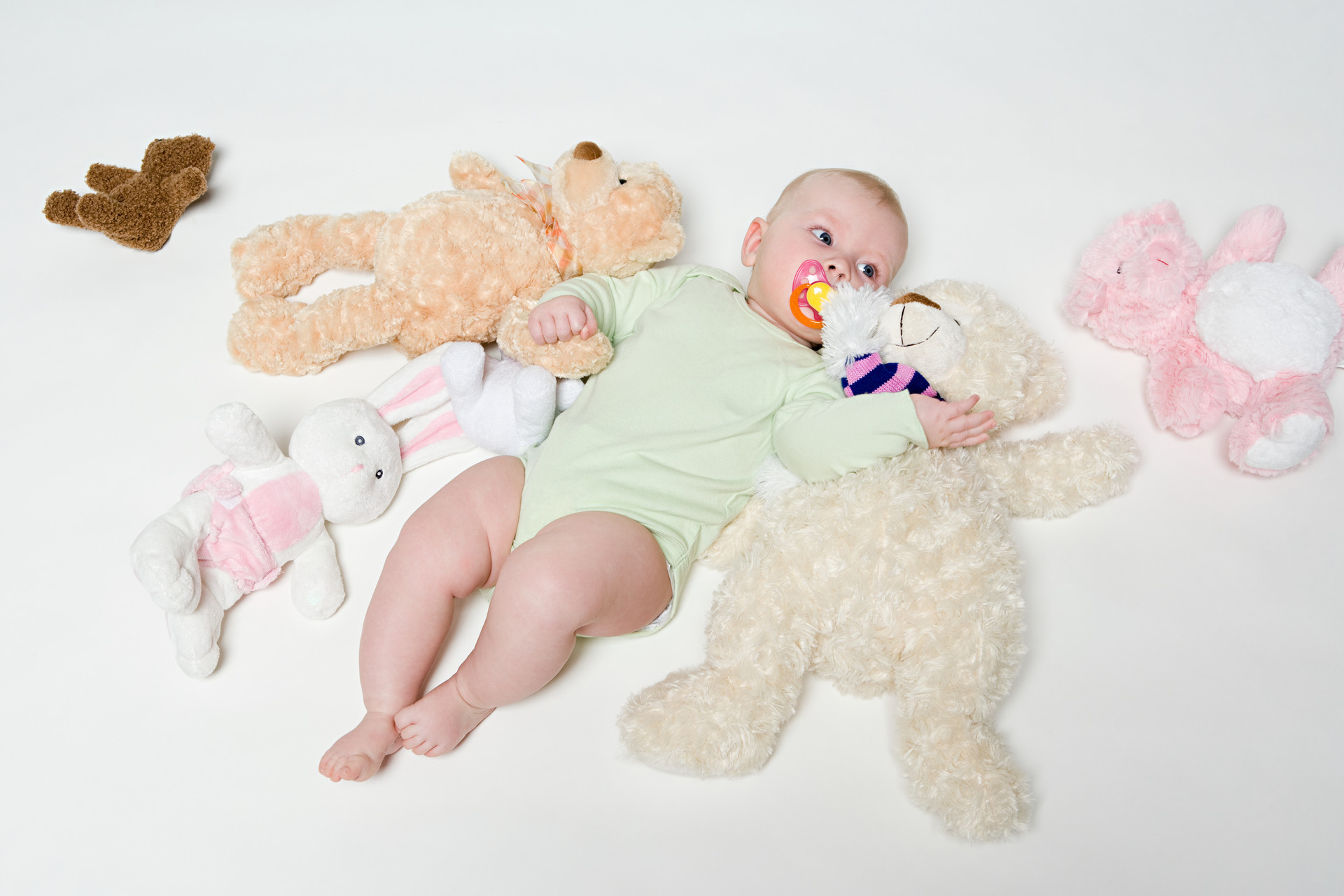 两周多的宝宝突然又开始尿裤子了,宝宝已经学会上厕所突然又尿裤子