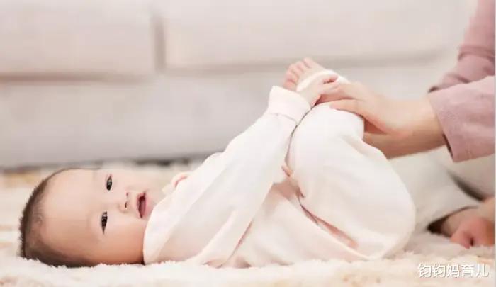 宝宝爱哭闹有什么土方法,幼儿园新生入园哭闹老师哄娃技巧