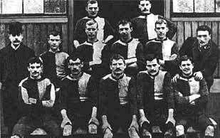 详解红魔曼联的诞生及其初期发展轨迹：从破产解散到足坛标杆