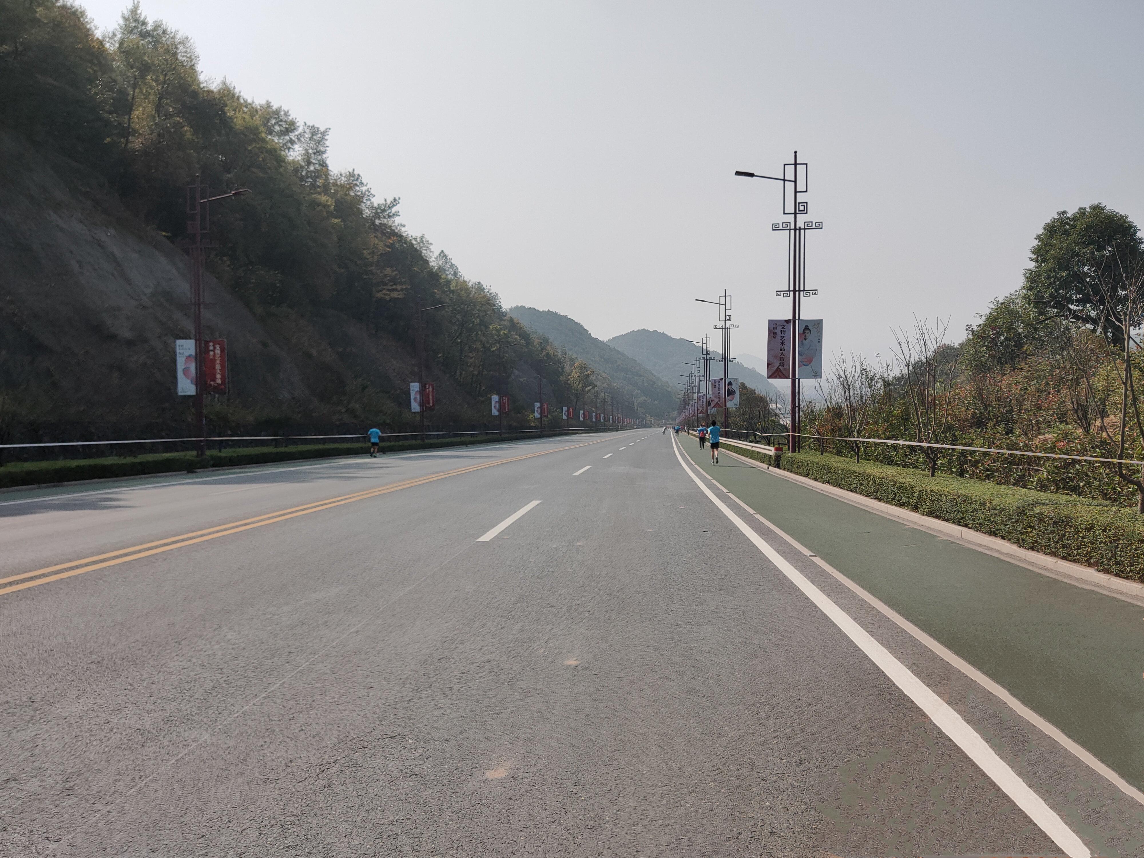 首个全马2022年超燃视频,横店马拉松2023全马颁奖直播