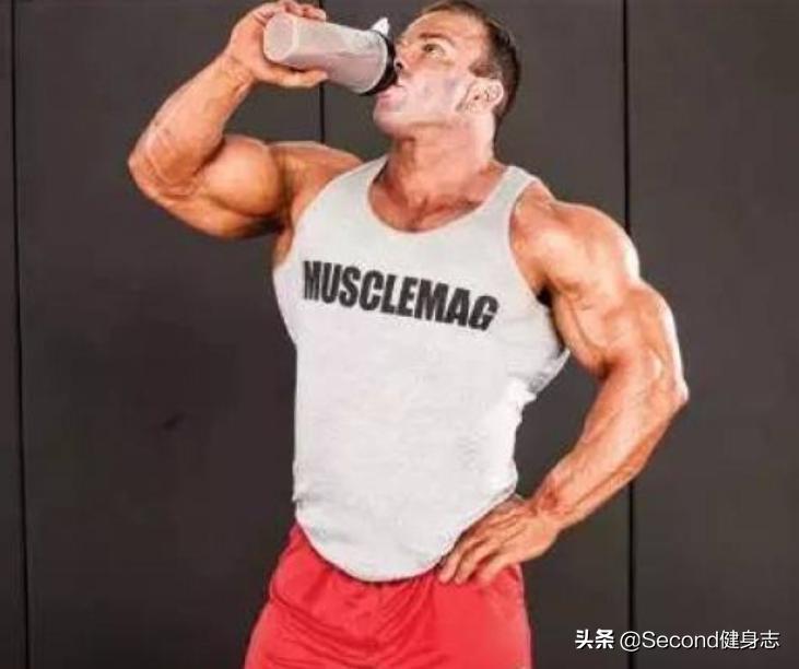 健身减脂要不要吃蛋白粉,吃蛋粉的肌肉练出来力量更大吗