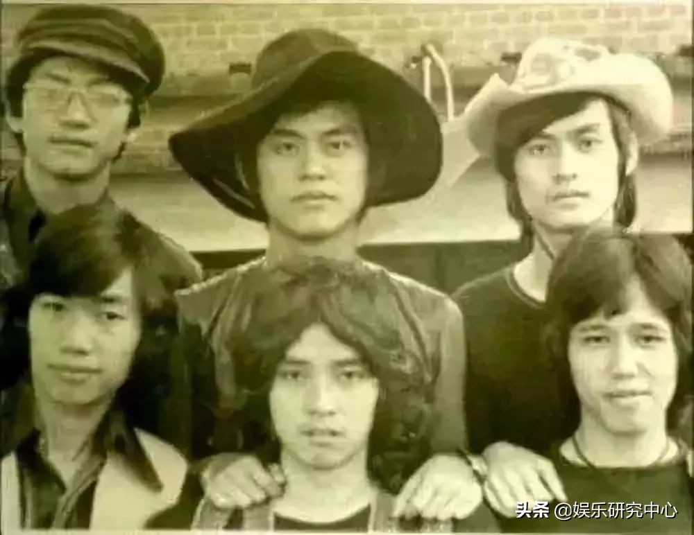 TVB爱国艺人！两次破产，和香港第一古装美女结婚40年至今无子…