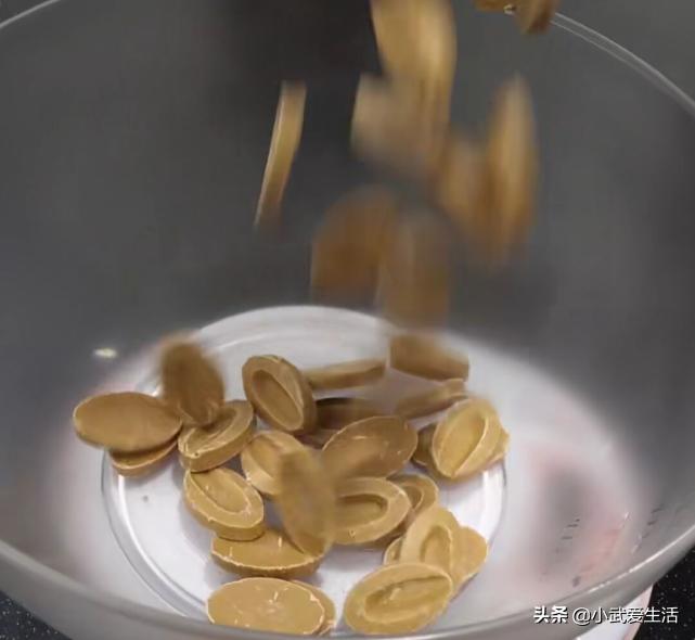 巧克力脆皮怎么做窍门视频,巧克力工厂的制作过程步骤